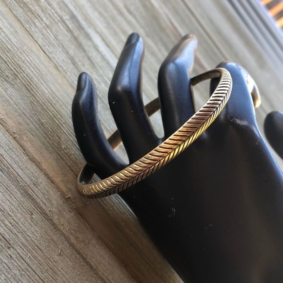 Lucky Brand Herringbone Patterned Antique Gold Tone Asymmetrical Bangle! EUC - Picture 1 of 12